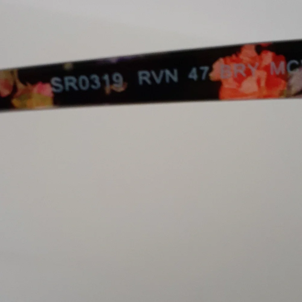 Revlon Women Sunglasses Floral Black Gold Color frame NWT